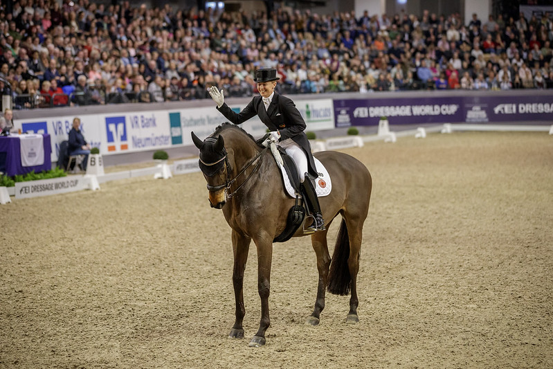 Jessica Von Bredow con Dalera festeggia Neumünster  © FEI/Stefan Lafrentz