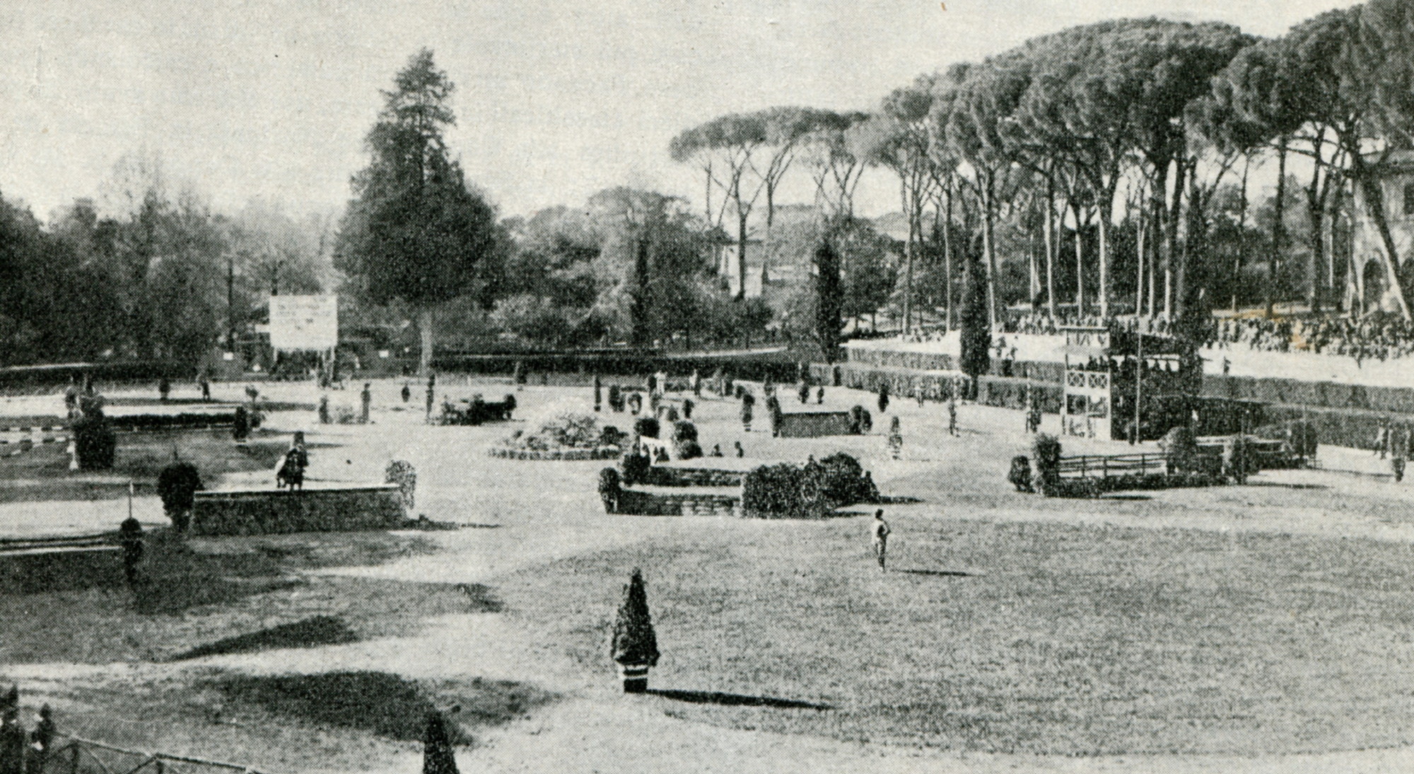 Piazza di Siena, il teatro della bellezza