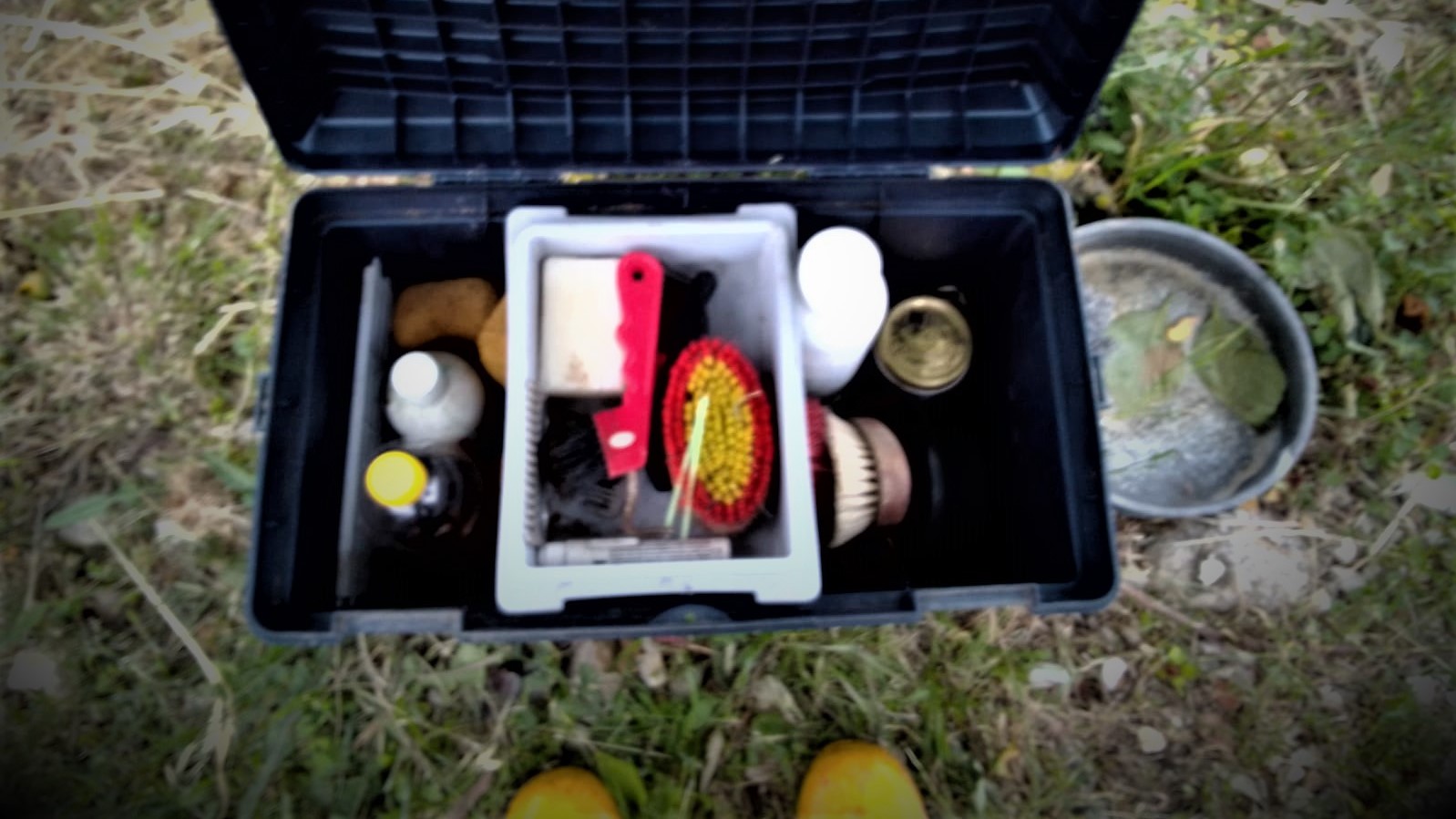 grooming kit open