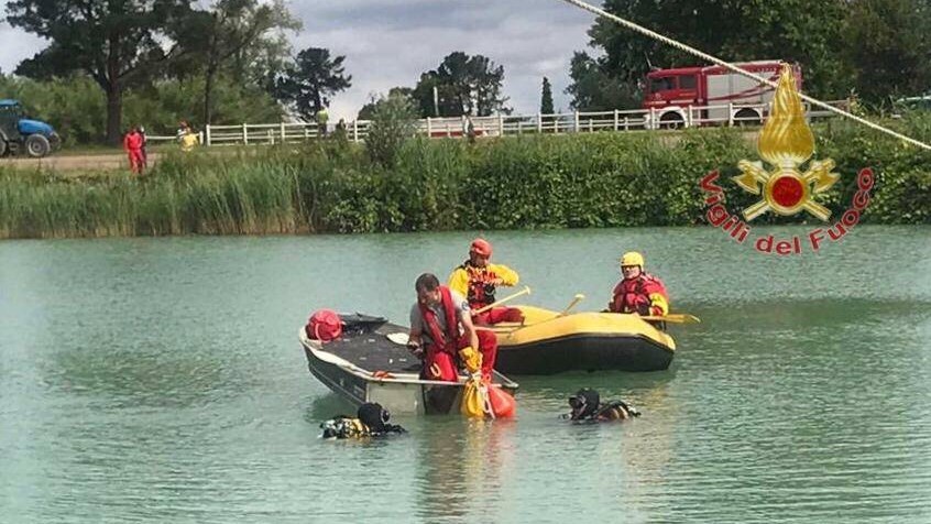 Migliarino Pisano, muore cercando di recuperare cavallo in un laghetto