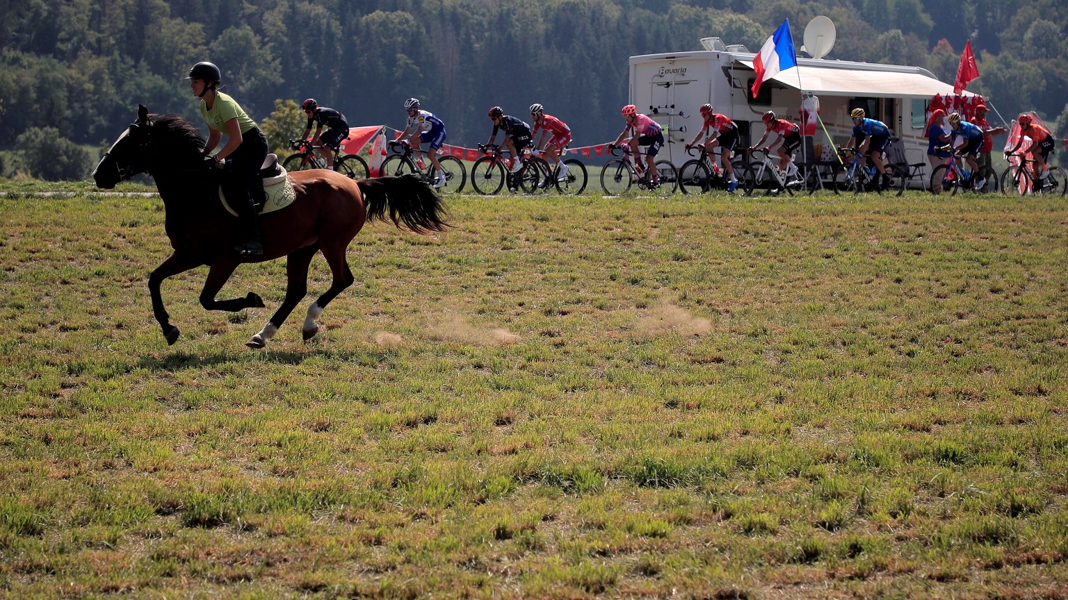 Tour de France: quando il cavallo fa invasione di campo