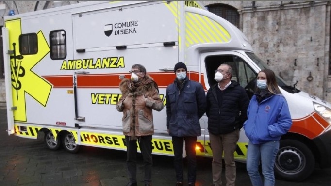 Ambulanza per cavalli super-attrezzata in appalto al comune di Siena