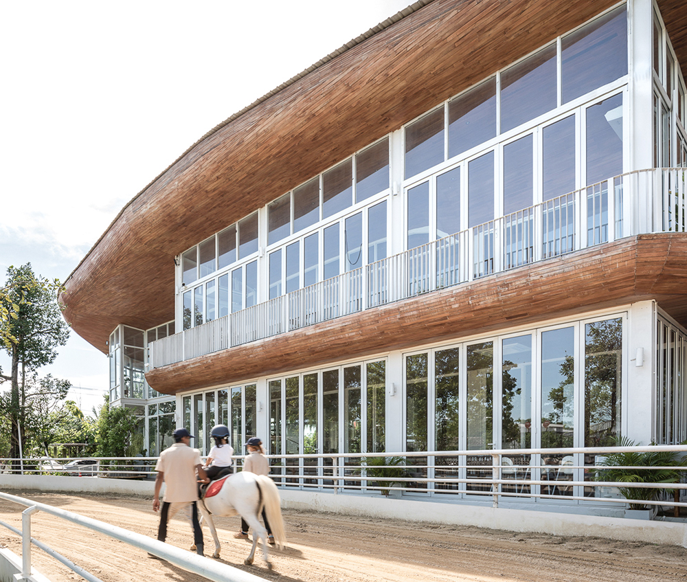 Hay Horse Architectkidd 01 Jinnawat Mananakitanan