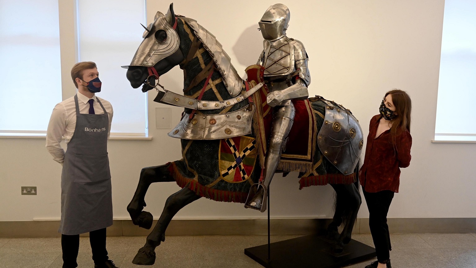 Compratori compulsivi? Armatura all’asta da Bonhams!