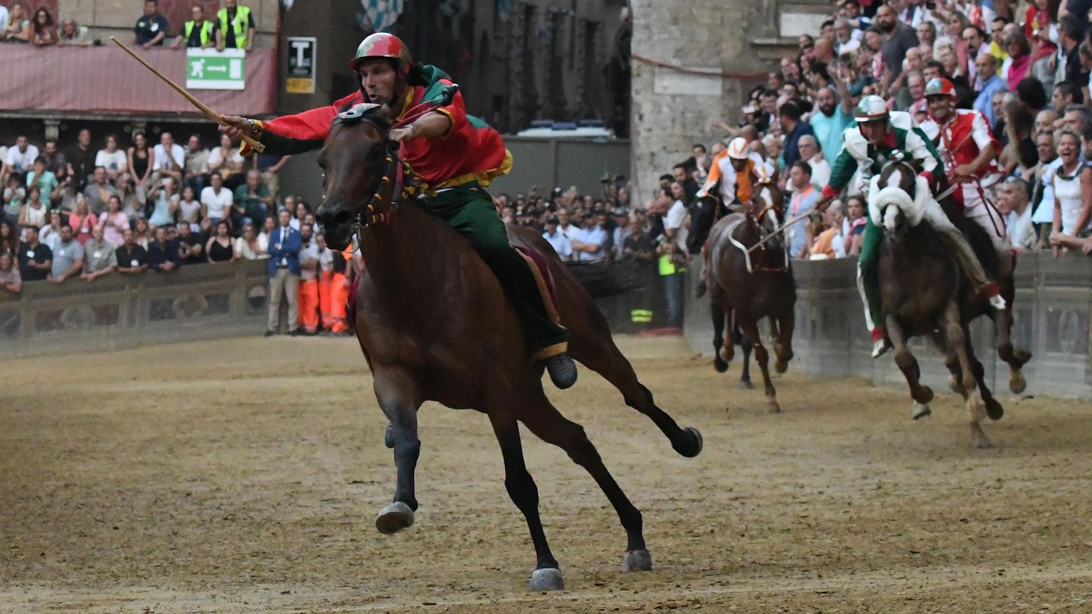 Brio, fantino del Palio, è morto in un incidente d’auto