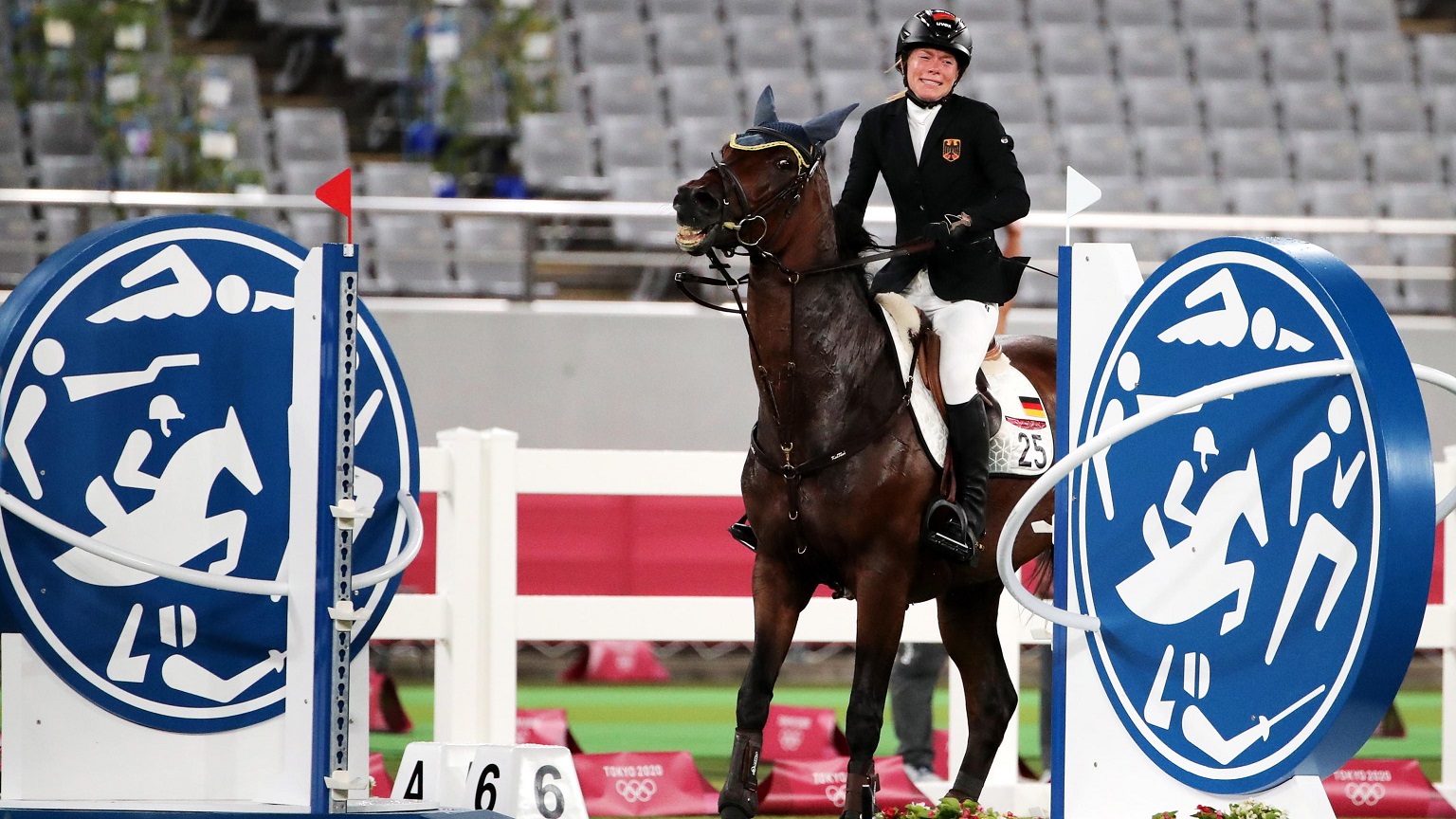 Pentathlon: squalificata l’allenatrice tedesca che incitava a frustare il cavallo