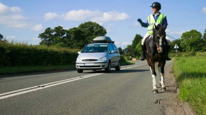Cavalli più protetti dal codice della strada…in GB