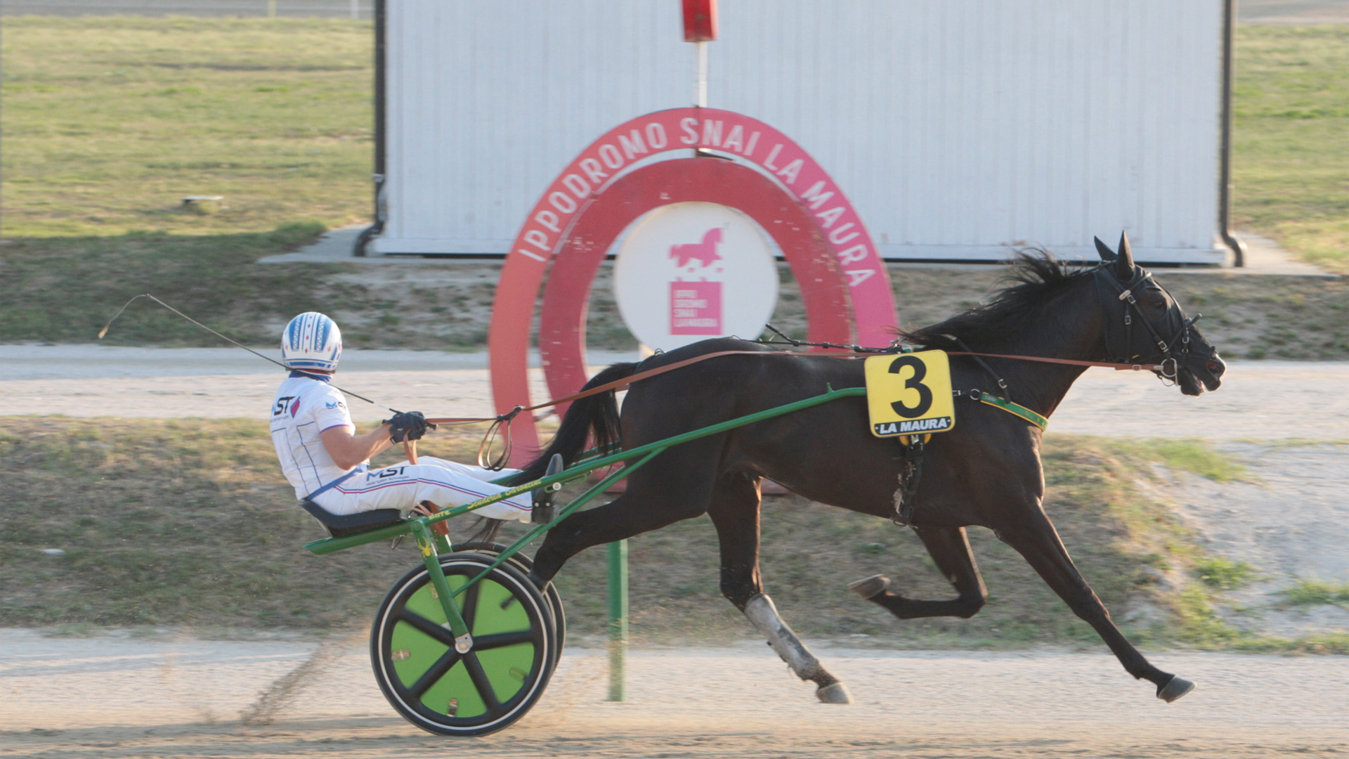 Nel Marangoni, Dimitri Ferm e Due Italia, come da copione