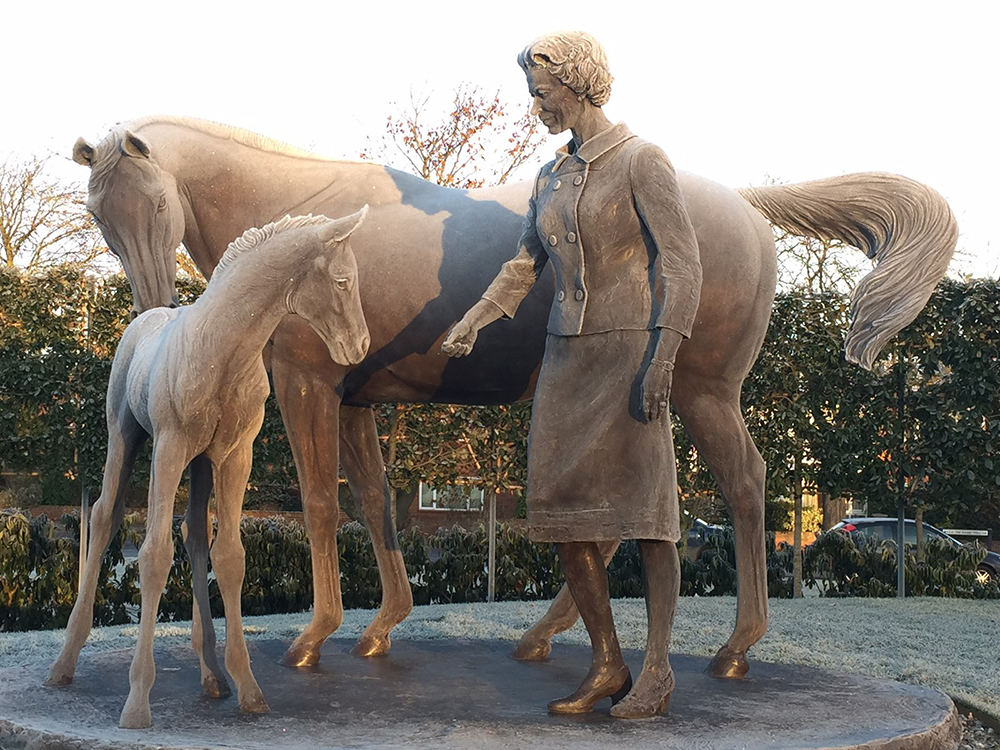 A statue of the Queen in Newmarket Suffolk