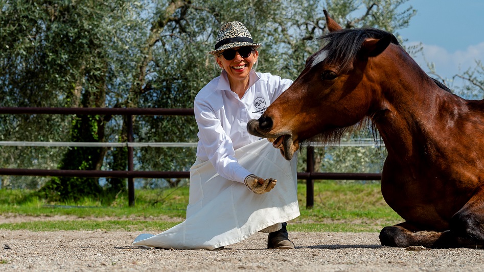 Per San Valentino regala la Horse Love Box di Raidho Healing Horses