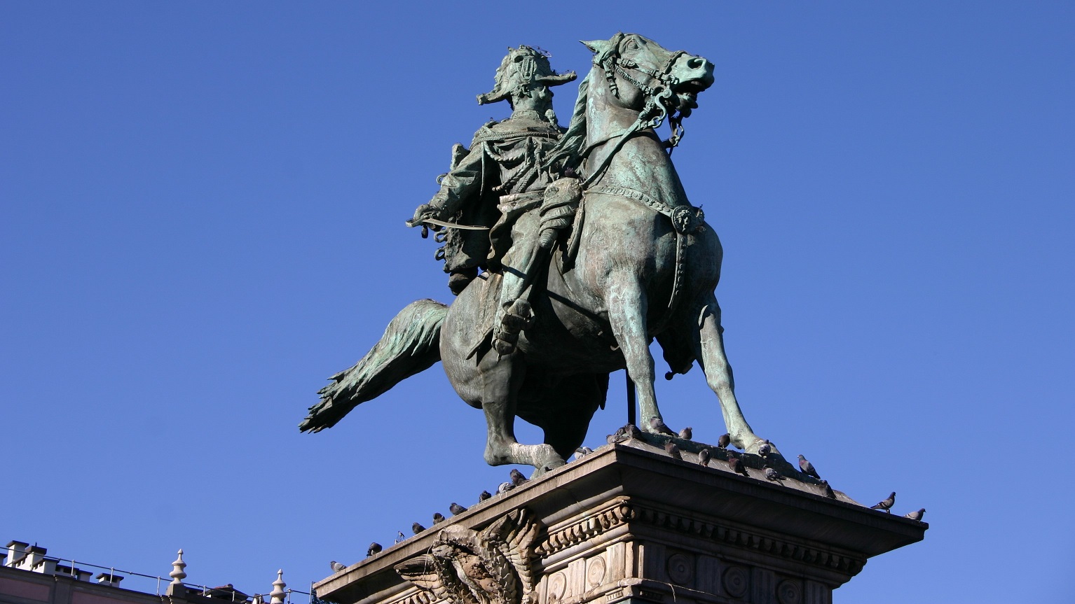 Milano: ma il monumento a Vittorio Emanuele II che storia ha?…