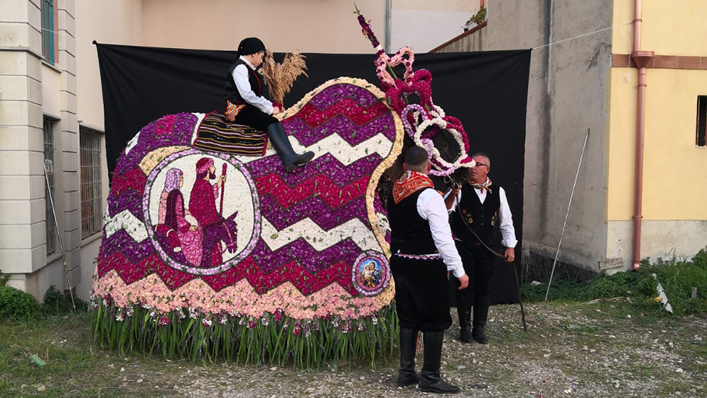 Scicli e Donnalucata: cavalli tra i fiori
