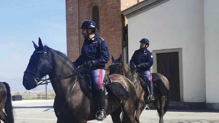 Empoli: pattuglie a cavallo contro lo spaccio