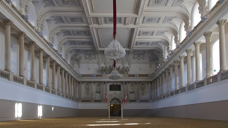 Non c’è pace a Vienna: Hausberger fuori dalla Scuola Spagnola