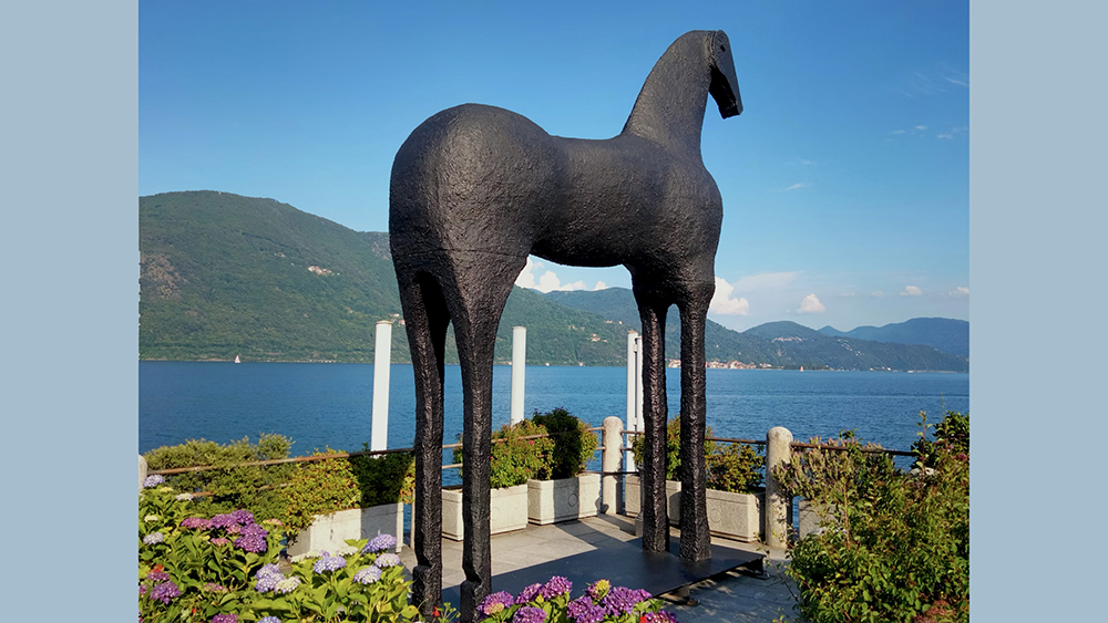 Il Cavallo che guarda il lago a Cannobio
