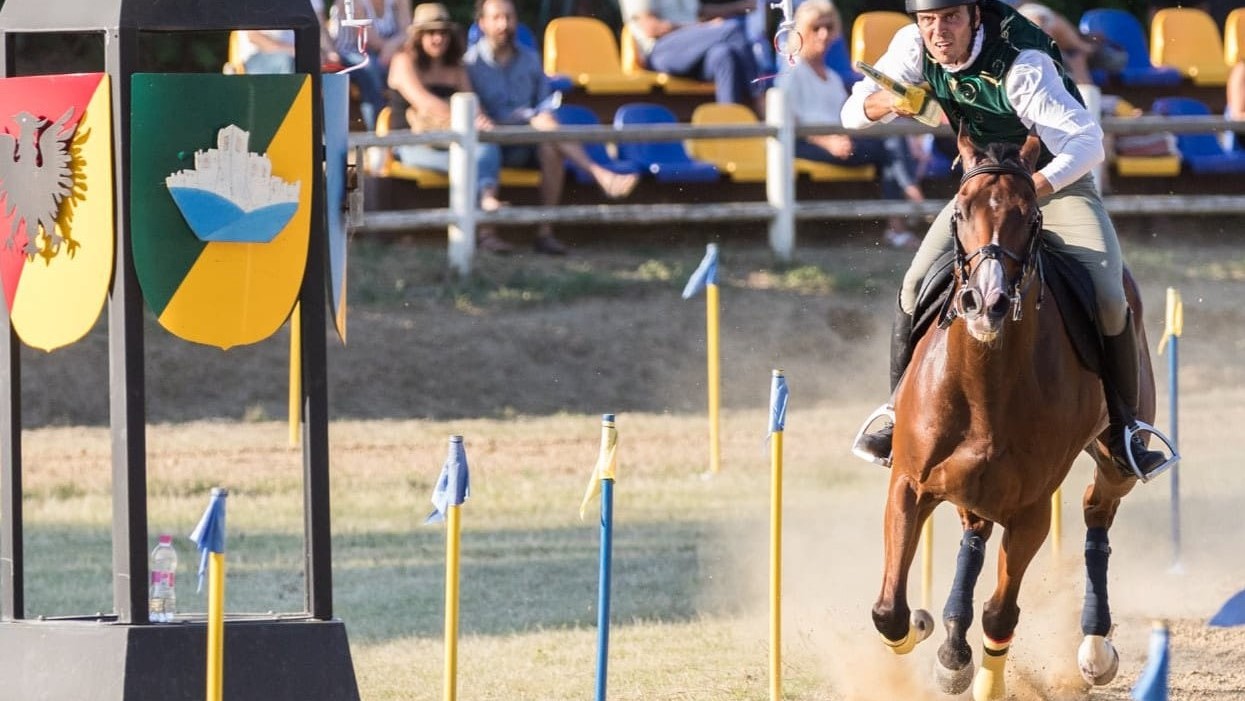 Marche: al via il Torneo Cavalleresco di Castel Clementino
