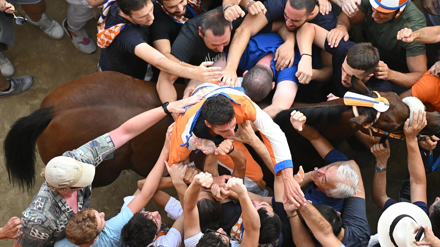 Palio di Siena: dopo i cavalli, i fantini