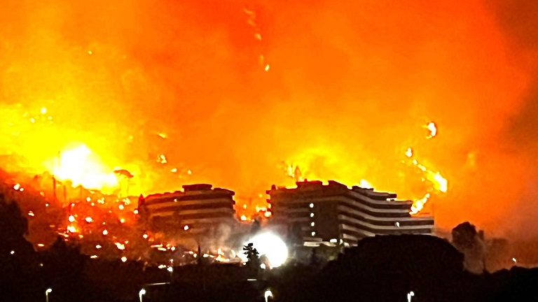 Cefalù: una donna muore mentre cerca di salvare i suoi cavalli dalle fiamme