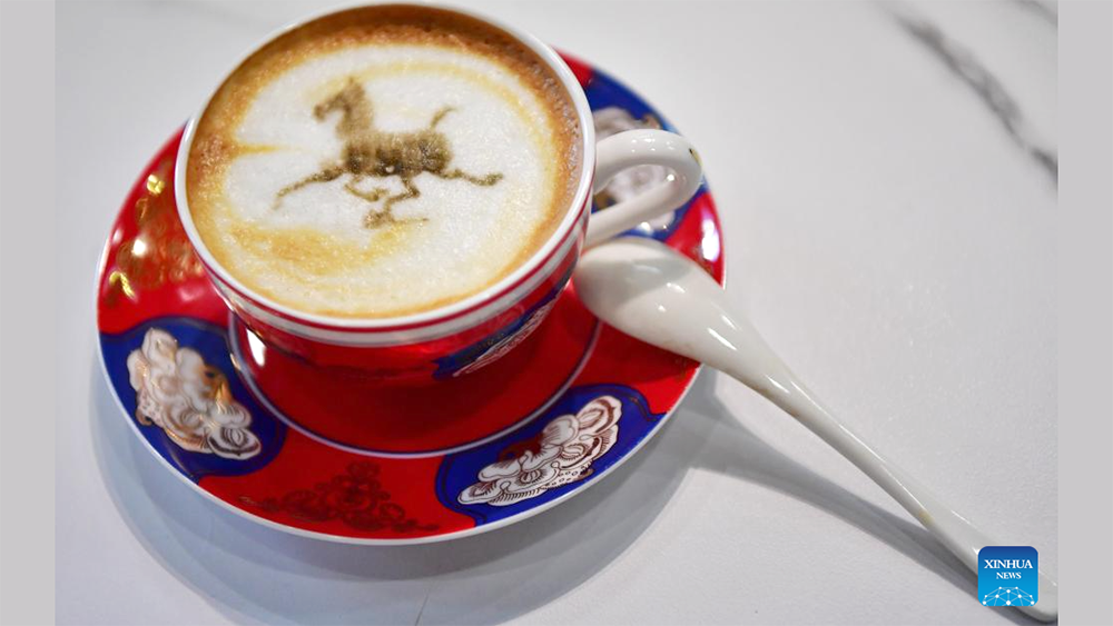 Dalla Cina latte art e cavalli