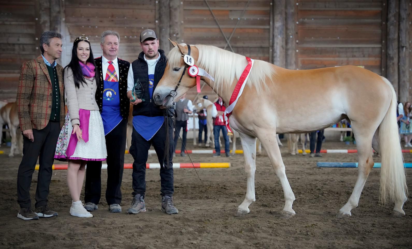 La campionessa di riserva Eule HL di Lunger Hans
