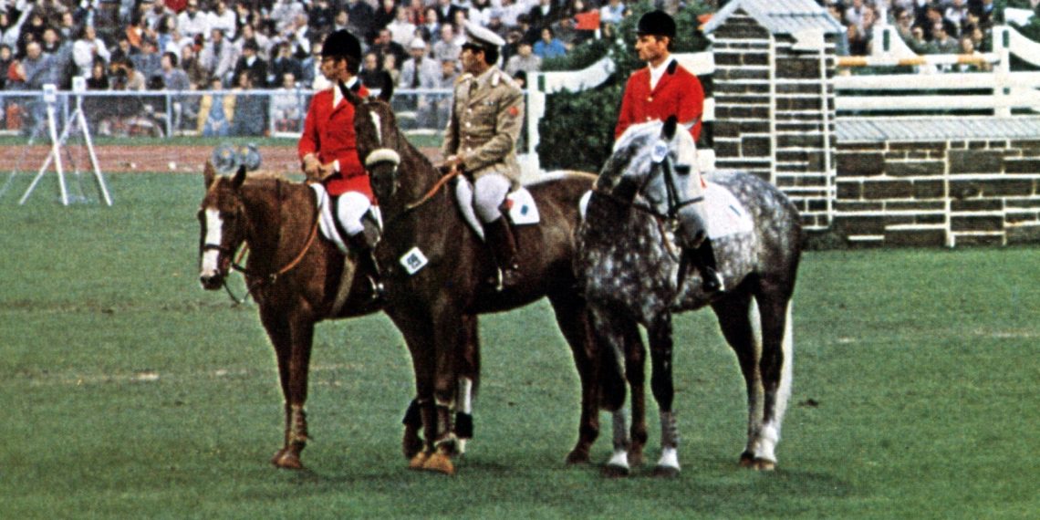 Monaco 1972, la squadra italiana vincitrice della medaglia di bronzo. Da sinistra Vittorio Orlandi su Fulmer Feather Duster, Raimondo d'Inzeo su Fiorello II, Graziano Mancinelli su Ambassador. Non è presente Piero d'Inzeo: essendo stato protagonista di una prestazione non molto positiva in entrambi i percorsi in sella a Easter Light, il campione azzurro ha ritenuto di non essere degno di ricevere una medaglia conquistata dall'Italia per merito esclusivo dei suoi tre compagni, decidendo per questo motivo di disertare la cerimonia di premiazione.