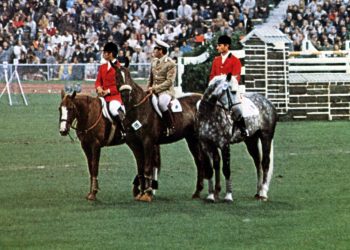 Monaco 1972, la squadra italiana vincitrice della medaglia di bronzo. Da sinistra Vittorio Orlandi su Fulmer Feather Duster, Raimondo d'Inzeo su Fiorello II, Graziano Mancinelli su Ambassador. Non è presente Piero d'Inzeo: essendo stato protagonista di una prestazione non molto positiva in entrambi i percorsi in sella a Easter Light, il campione azzurro ha ritenuto di non essere degno di ricevere una medaglia conquistata dall'Italia per merito esclusivo dei suoi tre compagni, decidendo per questo motivo di disertare la cerimonia di premiazione.