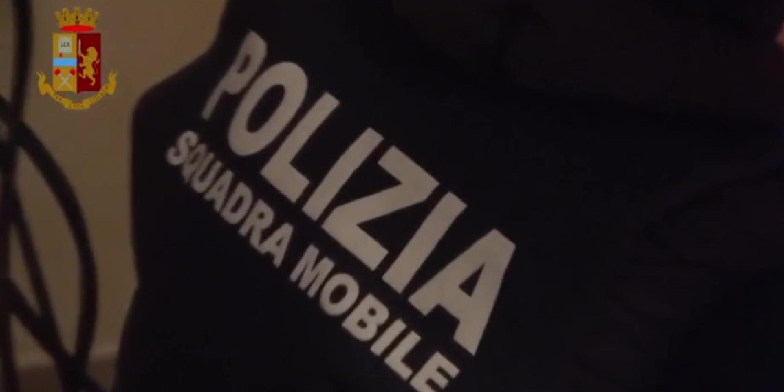 Catania, la Polizia trova 6 scuderie abusive