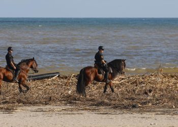 Dana: si cercano le vittime, anche a cavallo