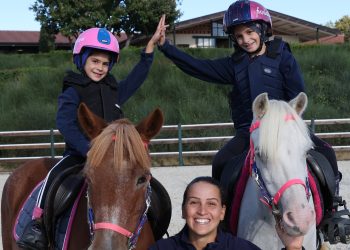 Vittoria e Costanza: il diavolo, l’acqua santa e…i pony!