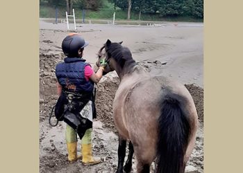 Artepony brilla tra il fango