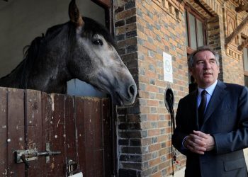 François Bayrou, che è anche allevatore