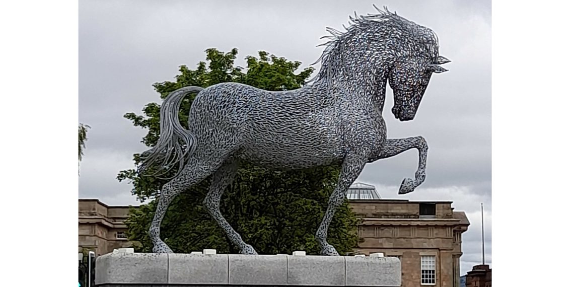 Monumento a Ginger, cavallo del porto