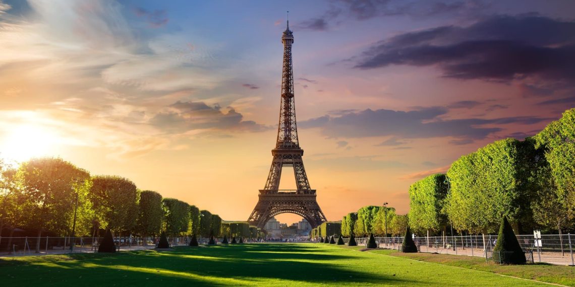 Route Eiffel 2025: Un Viaggio Equestre Tra Storia e Modernità a Parigi