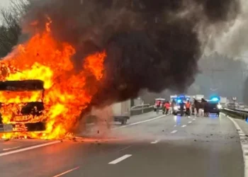 Fiamme in autostrada ma con lieto fine