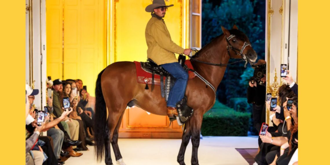 A Parigi la moda è a cavallo