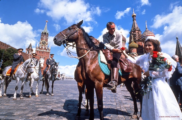 4 Jean Louis Gouraud al suo arrivo a cavallo sulla Piazza Rossa di mosca 14 luglio 1990