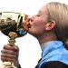 Melbourne Cup: giubba azzurra e vittoria in rosa per  Half Yours con Jamie  Melham