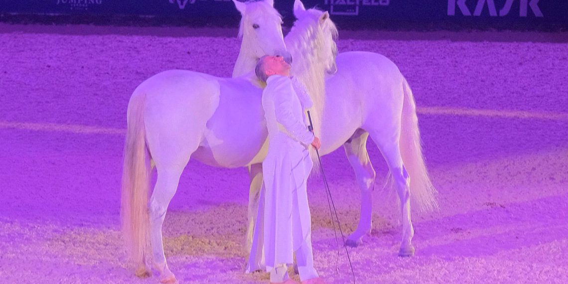 Alex Giona: il benessere dei cavalli nello spettacolo equestre
