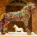 Regali d’Arte, Ilaria Di Meo: quando l’arte incontra il cavallo e la memoria