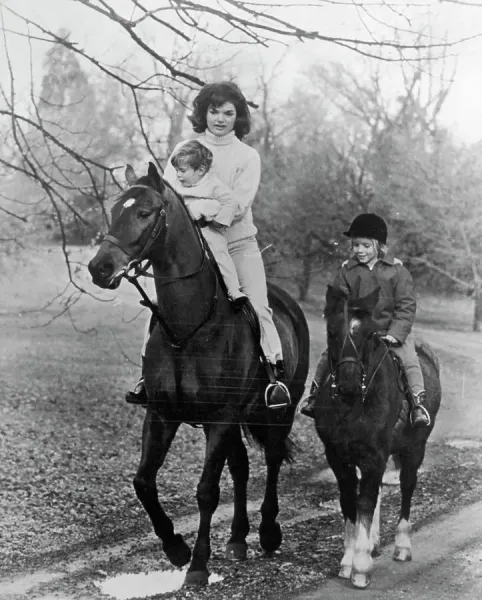 jackie kennedy horseback riding daughter son 39116273.jpg