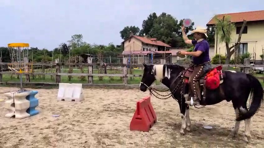 Mounted Disc Golf: a cavallo tra gioco e tecnica