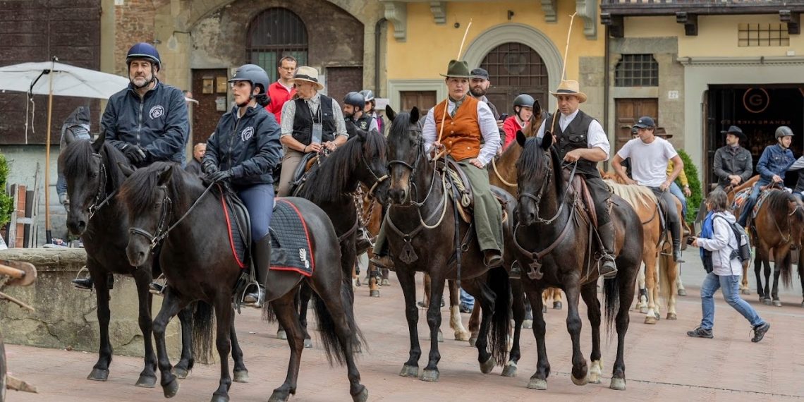 CavallinCittà Arezzo: la 15ª edizione tra trekking, spettacoli e tradizione