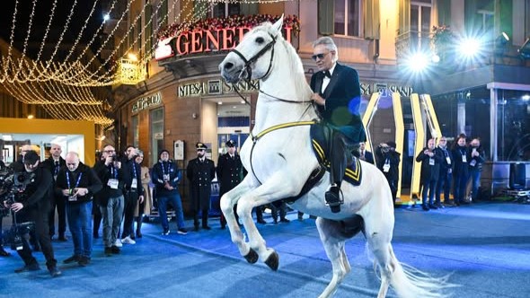 Sanremo: di che colore era il cavallo bianco di Bocelli?