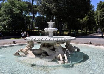 Piazza di Siena: cartoline da…