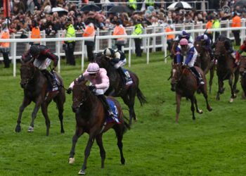 A Christmas Day il bagnatissimo 247° Epsom Derby