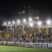 Il folto pubblico assiste in notturna all’81ª Coppa del Mare dalle tribune dell’ippodromo Federico Caprilli di Livorno
