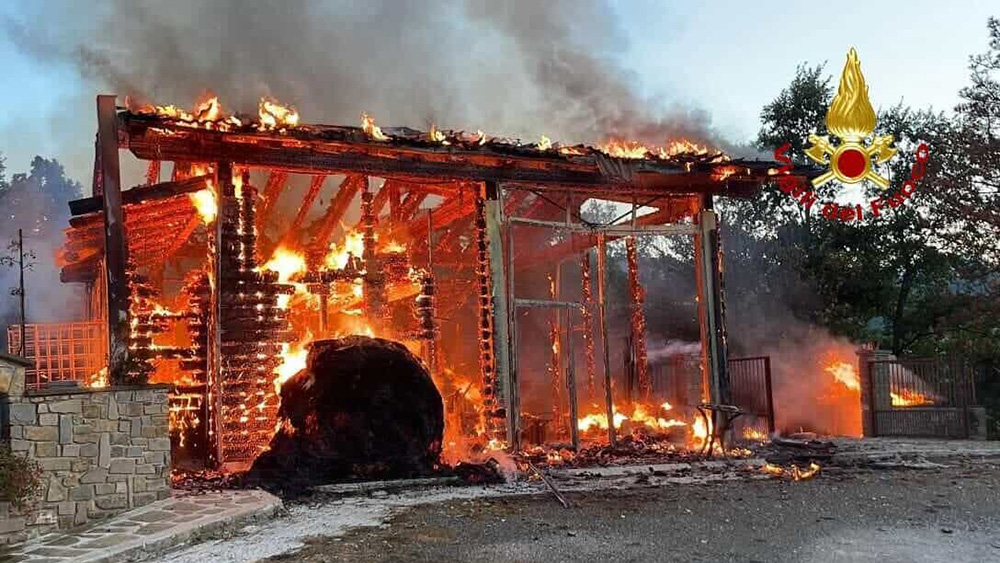 Incendio fienile Castel di Casio 9 agosto 2026 1