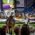 Volteggiatore a cavallo durante la cerimonia di apertura dei FEI World Championships Aachen 2026