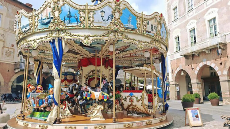 La giostra con i cavalli? A Mondovì