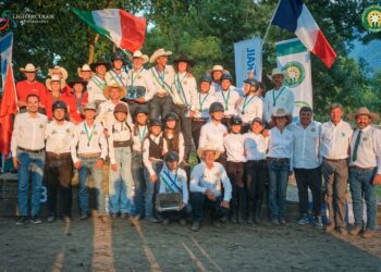 Atleti, tecnici e rappresentanti di Italia, Francia e Svizzera alla premiazione del primo Campionato Europeo di Mountain Trail a Premosello Chiovenda.